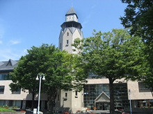 支所庁舎時計塔と「望」の像