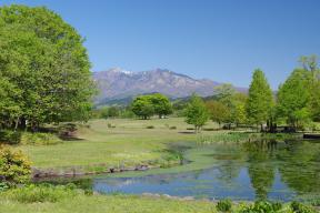 四季の花々と日光連山の景色を楽しむコース