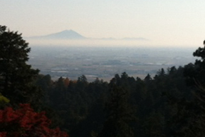 太平山神社から見た筑波山