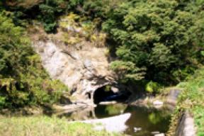 木須川の洞門　